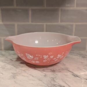 Pyrex pink Gooseberry Cinderella  Mixing Bowl 444 4Qt